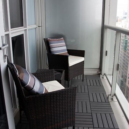 Downtown High-Rise Condo- Cn Tower View โตรอนโต ภายนอก รูปภาพ