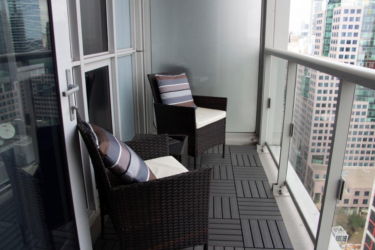 Downtown High-Rise Condo- Cn Tower View โตรอนโต ภายนอก รูปภาพ