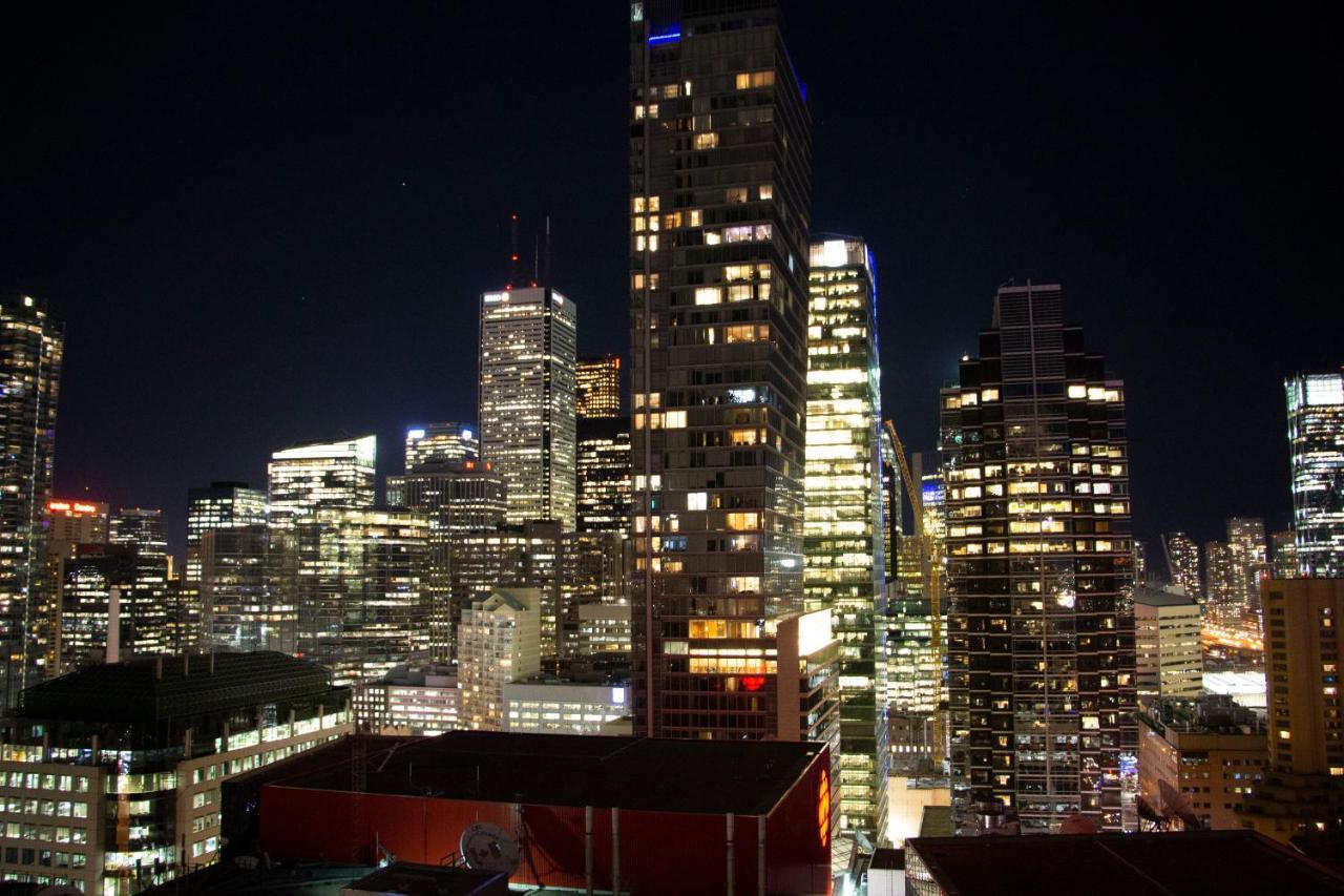 Downtown High-Rise Condo- Cn Tower View โตรอนโต ภายนอก รูปภาพ