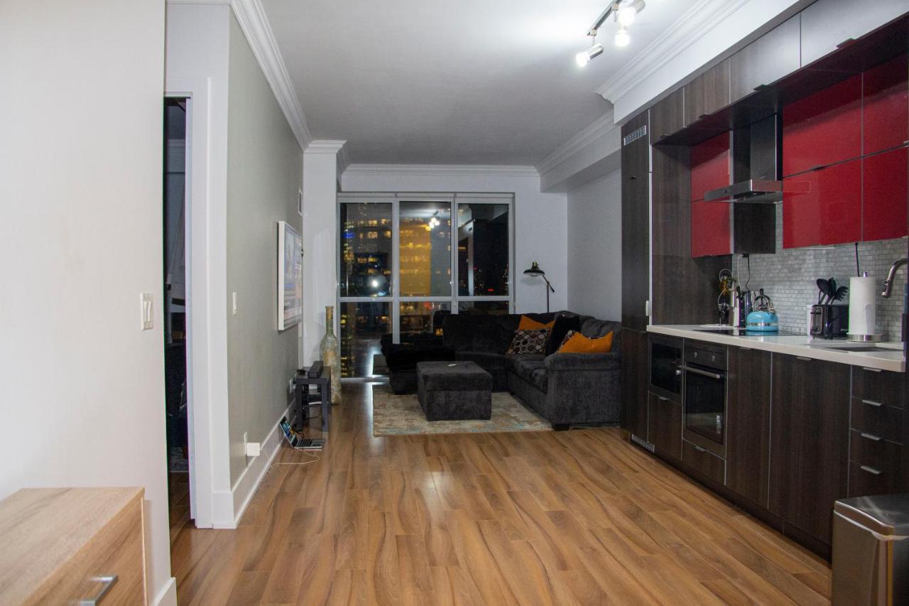 Downtown High-Rise Condo- Cn Tower View โตรอนโต ภายนอก รูปภาพ