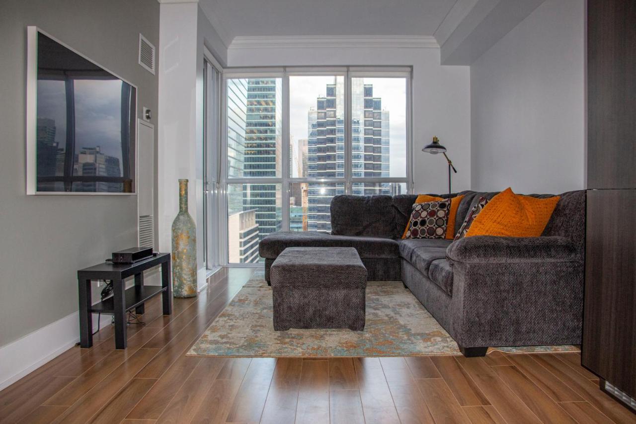 Downtown High-Rise Condo- Cn Tower View โตรอนโต ภายนอก รูปภาพ